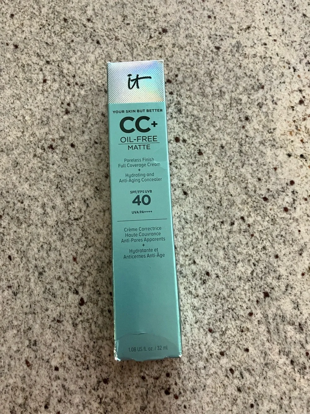 it cosmetics CC+ Oil-Free Matte Cream SPF 40 - Teal Packaging